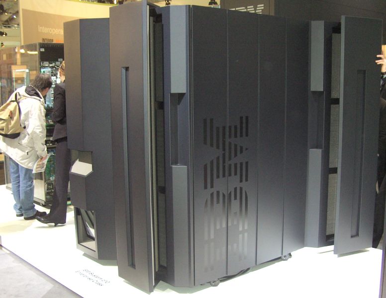 1100-cebit-ibm-mainframe.jpg