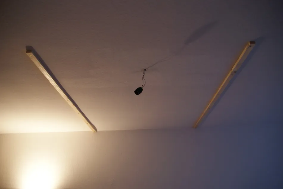 Montage der Dachlatten an der Decke