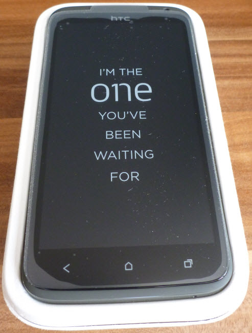 HTC One X in der Verpackung