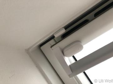 Fensterkontakt geklebt