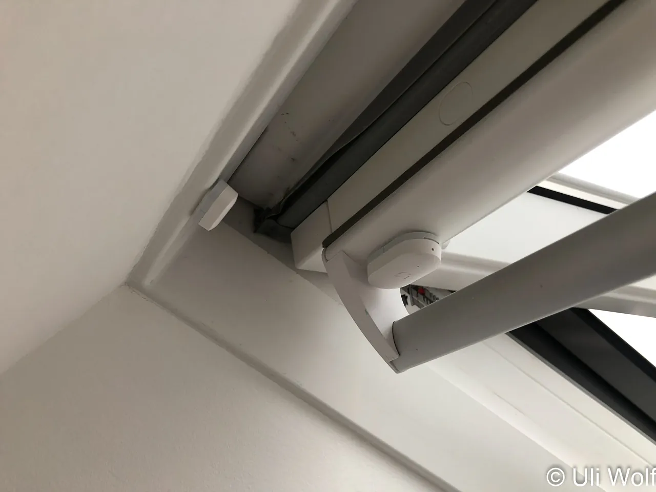 Fensterkontakt geklebt